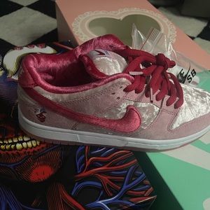BRAND NEW strangelove dunks !! They were a gift but to small for me!